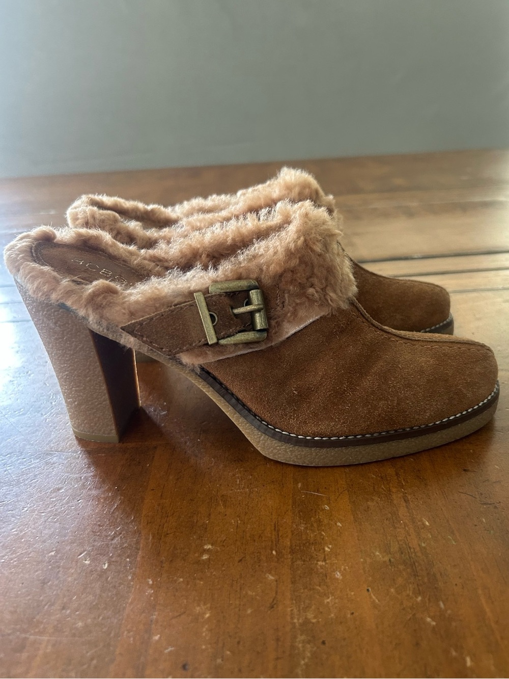 BCBGirls Mules Shoes Cinnamon Suede Slide Shearling Trim Gummy Heels 38.5 US 8.5